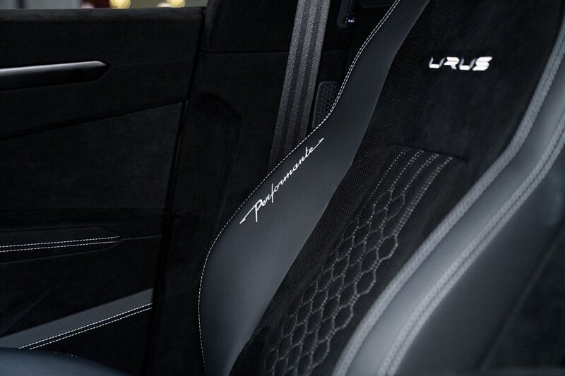 Used 2023 Lamborghini Urus Performante AWD/4WD image 14