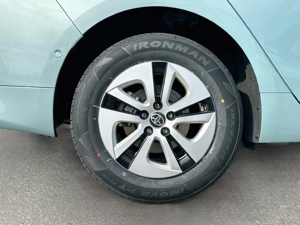 Used 2018 Toyota Prius Two w/ Prius Two Safety Plus Package FWD image 27