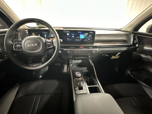 Certified 2025 Kia Sorento EX w/ EX Panoramic Sunroof Package AWD/4WD image 4