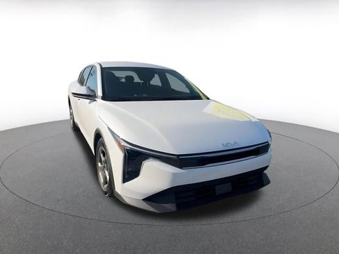 Used 2025 Kia K4 LXS image 3