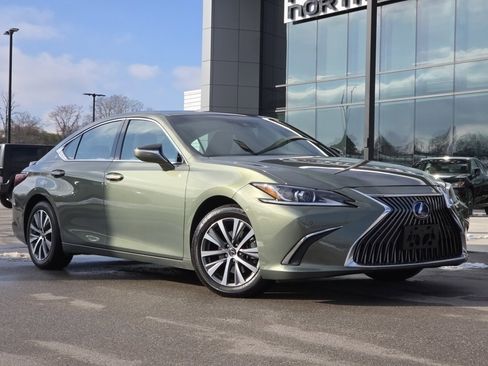 Used 2020 Lexus ES 300h w/ Premium Package image 2