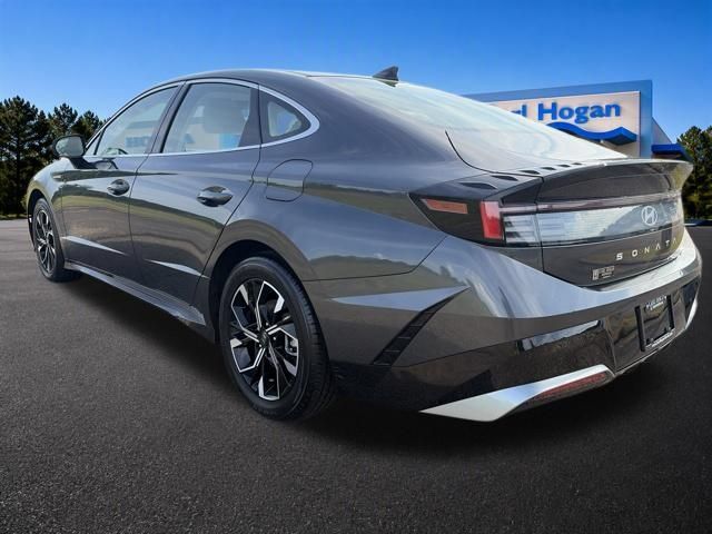 Used 2025 Hyundai Sonata SEL FWD image 4