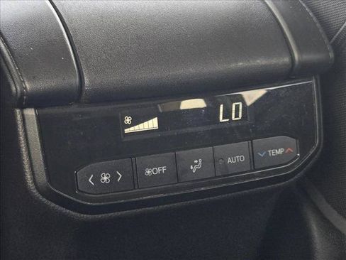 Used 2022 Toyota Highlander LE FWD image 16