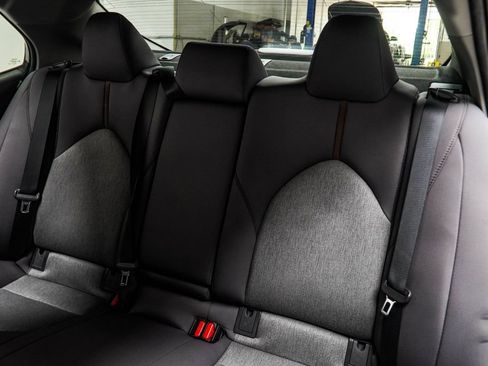 Used 2020 Toyota Camry LE FWD image 30