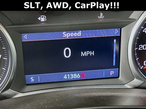 Used 2024 GMC Terrain SLT image 13