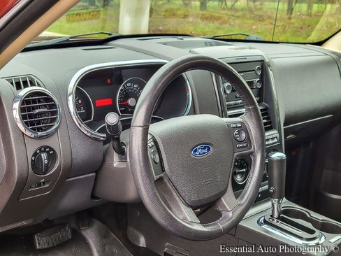 Used 2010 Ford Explorer XLT image 9