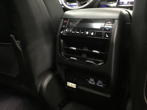 Used 2024 Jeep Grand Cherokee Overland w/ Luxury Tech Group IV AWD/4WD image 21