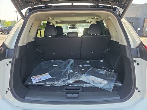 New 2026 Nissan Rogue Platinum w/ Platinum Premium Package AWD/4WD image 16