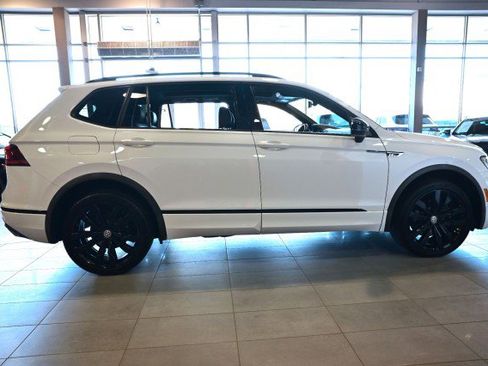 Used 2021 Volkswagen Tiguan SE R-Line image 4