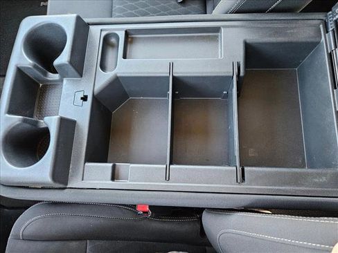 Used 2017 Nissan Titan SV image 15