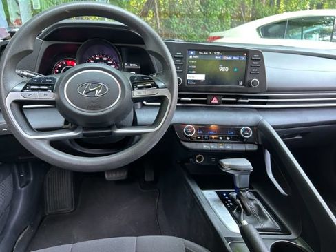 Used 2021 Hyundai Elantra SEL FWD image 11