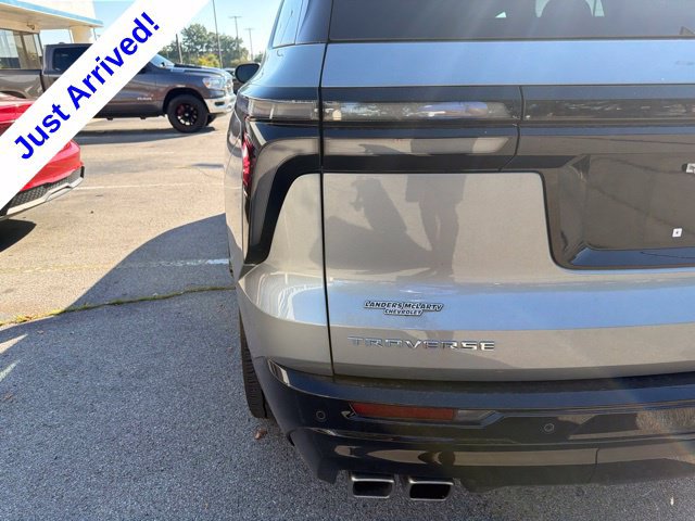 Used 2025 Chevrolet Traverse High Country FWD image 16