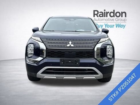 Used 2023 Mitsubishi Outlander SE AWD/4WD image 2