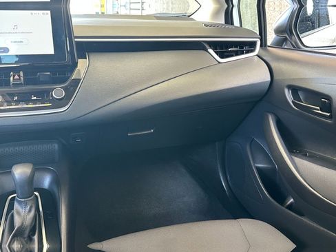 Used 2025 Toyota Corolla LE image 33