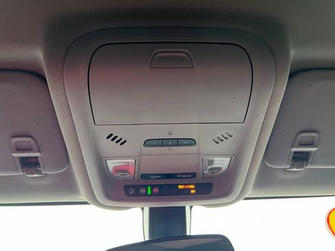 Used 2018 Chevrolet Equinox LT image 32