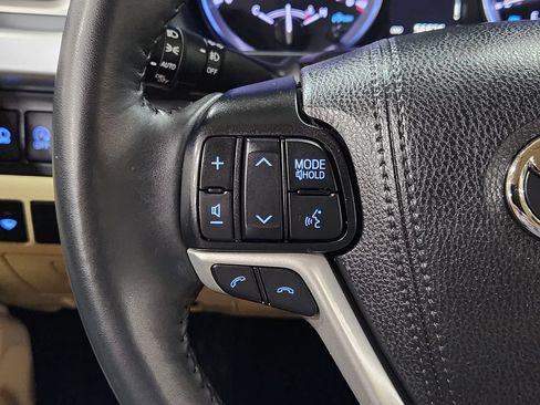 Used 2019 Toyota Highlander XLE FWD image 49