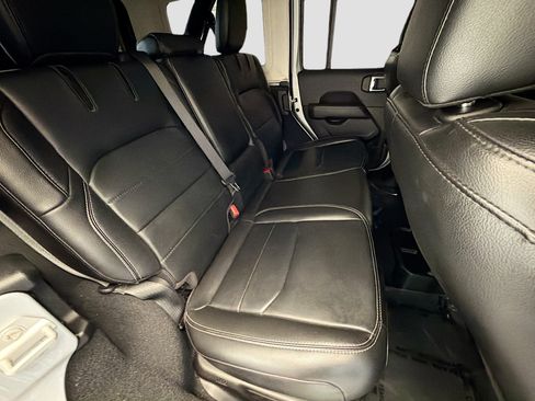 Used 2023 Jeep Wrangler Unlimited Sahara AWD/4WD image 14