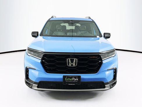 Used 2025 Honda Pilot TrailSport image 2