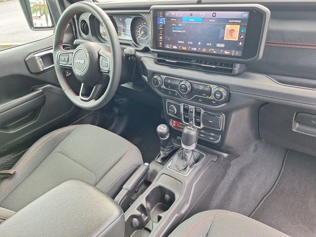 Used 2024 Jeep Wrangler Unlimited Rubicon AWD/4WD image 26