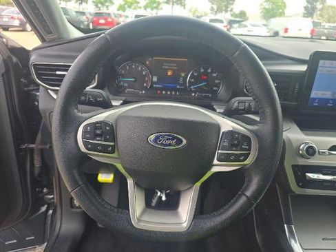 Used 2022 Ford Explorer XLT w/ Equipment Group 202A image 10