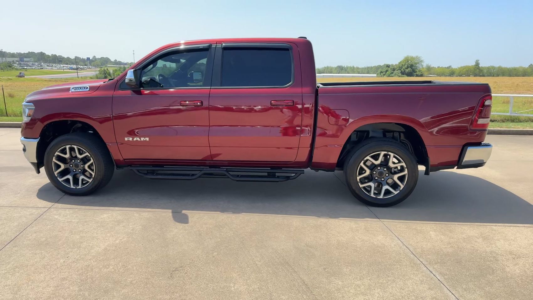 Used 2024 RAM 1500 Laramie AWD/4WD image 5