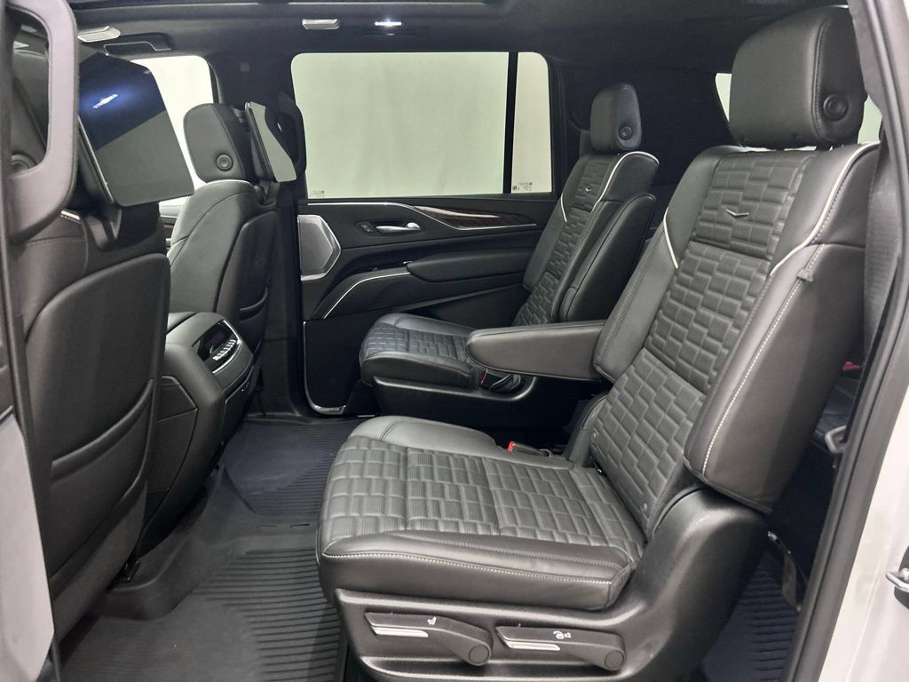 Used 2023 Cadillac Escalade ESV Premium Luxury Platinum w/ LPO, Radiant Package AWD/4WD image 15