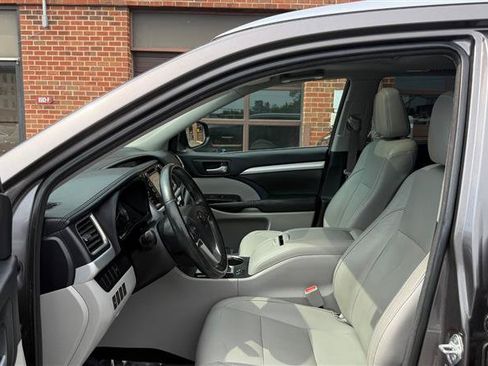 Used 2015 Toyota Highlander XLE AWD/4WD image 30