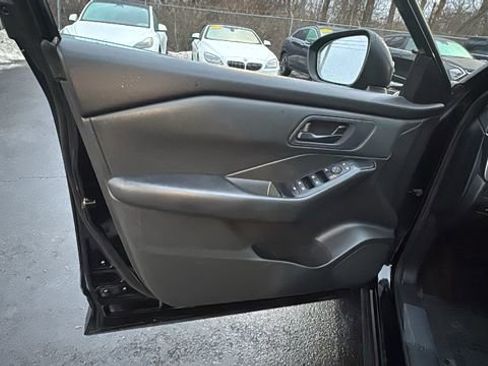 Used 2024 Nissan Rogue S image 10