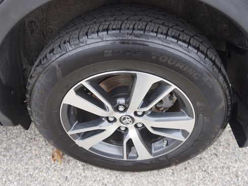 Used 2018 Toyota RAV4 XLE image 9