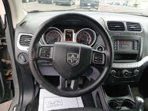 Used 2019 Dodge Journey SE FWD image 14