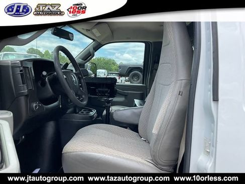 Used 2016 Chevrolet Express 2500 RWD image 10