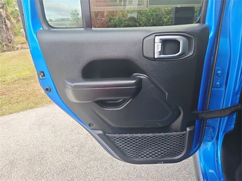 Used 2021 Jeep Gladiator Rubicon image 9