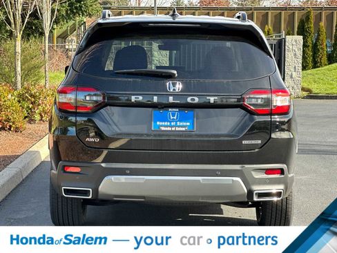 New 2026 Honda Pilot Touring image 7