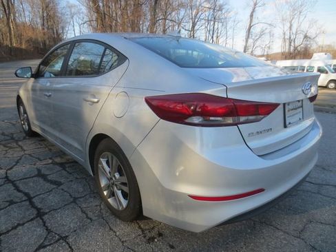 Used 2017 Hyundai Elantra SE image 5