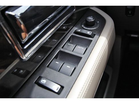 Used 2015 Lincoln Navigator 2WD image 18