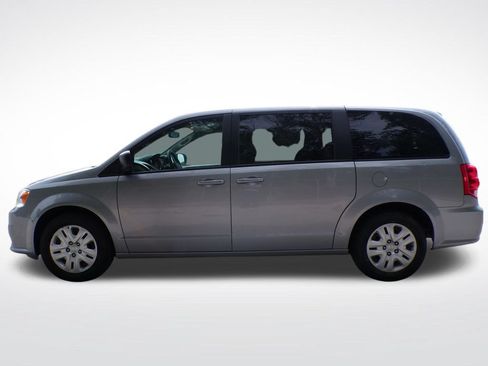Used 2018 Dodge Grand Caravan SE w/ UConnect Hands-Free Group FWD image 2