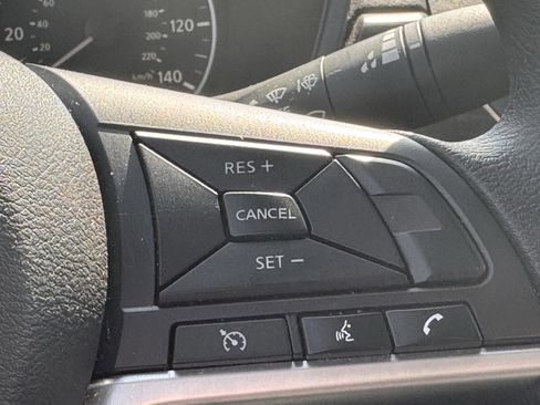 Used 2025 Nissan Altima 2.5 SV image 11