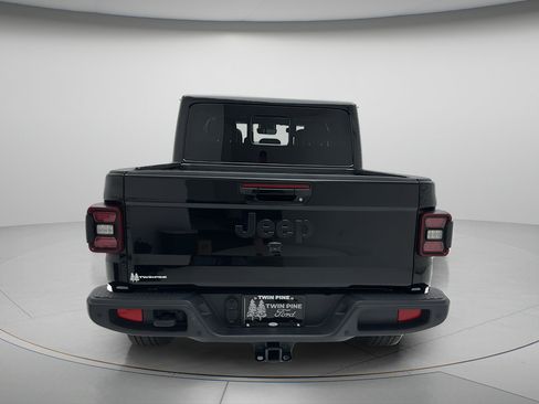 Used 2023 Jeep Gladiator Overland AWD/4WD image 6