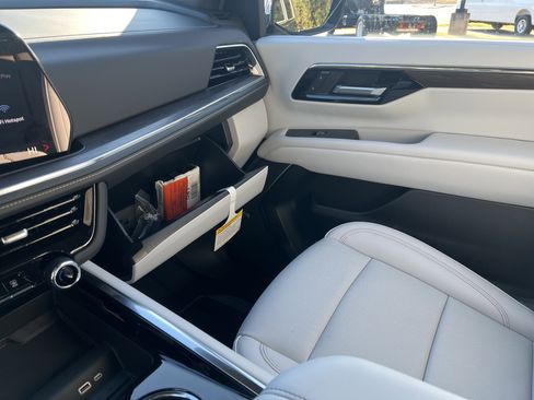 New 2026 Chevrolet Suburban Premier w/ Sun And Tow Package image 30