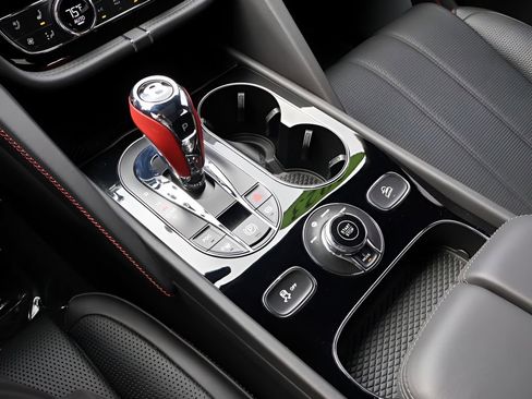 Used 2023 Bentley Bentayga Plug-In Hybrid AWD/4WD image 27