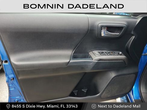 Used 2017 Toyota Tacoma SR image 12