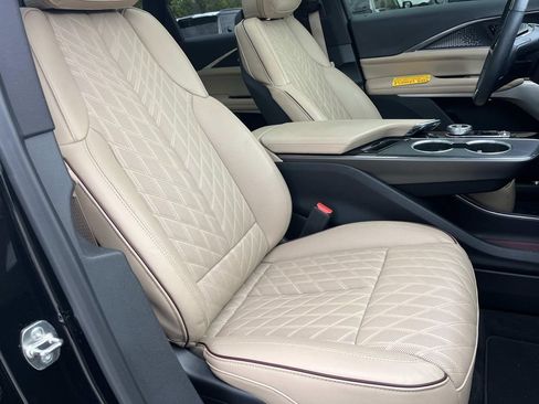 Certified 2024 Cadillac Lyriq Luxury w/ Nappa Leather Package AWD/4WD image 29