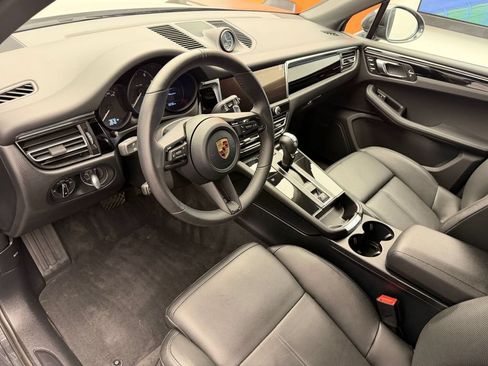 Certified 2026 Porsche Macan AWD/4WD image 4