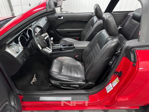 Used 2006 Ford Mustang GT Premium RWD image 41