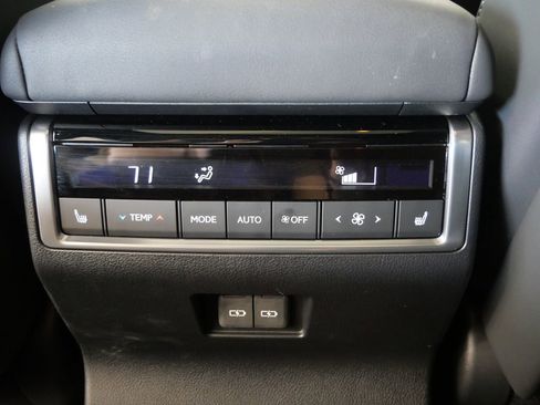Used 2026 Lexus GX 550 w/ Accessory Package (2T) AWD/4WD image 38