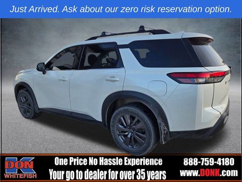 Used 2022 Nissan Pathfinder SV image 4