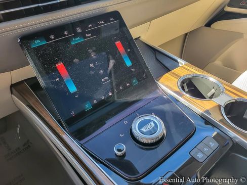 Used 2025 Cadillac Escalade Sport Platinum image 18