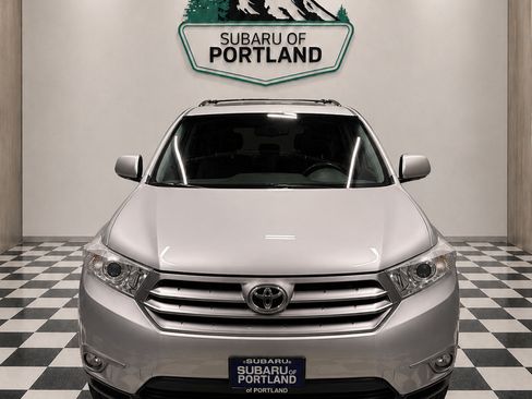 Used 2012 Toyota Highlander Limited w/ Tow Pkg AWD/4WD image 2