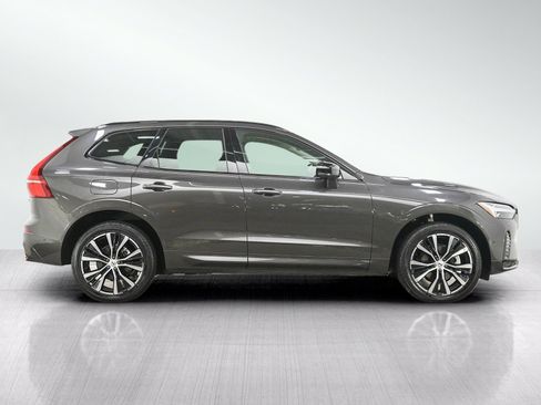Used 2025 Volvo XC60 B5 Plus AWD/4WD image 6