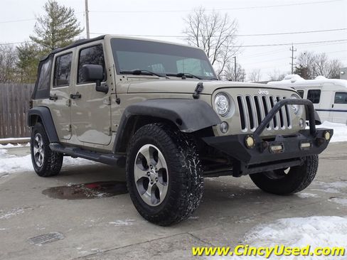 Used 2017 Jeep Wrangler Unlimited Sahara w/ Connectivity Group AWD/4WD image 4